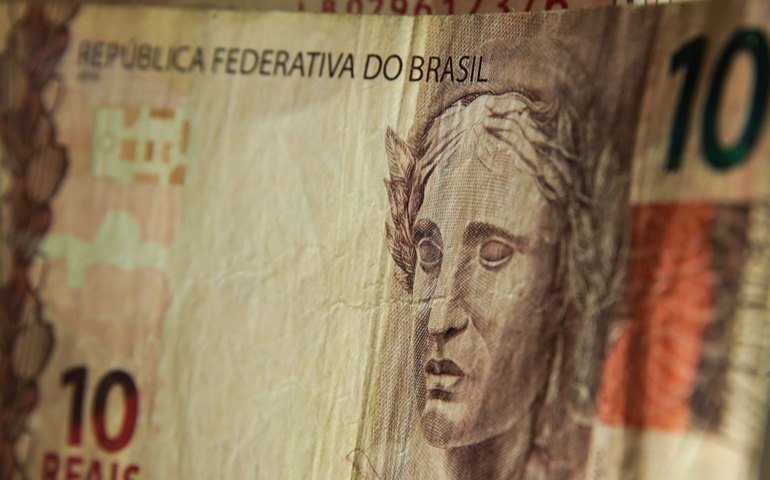 Governo aumenta valor dos benefícios pagos a famílias carentes