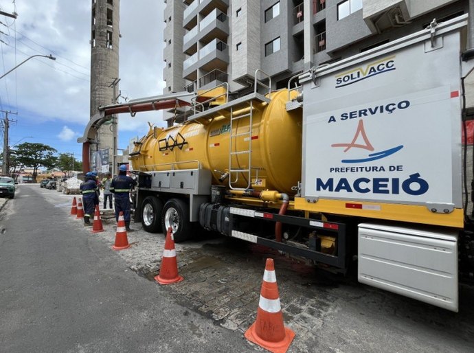 Prefeitura de Maceió faz mais de 200 tamponamentos de ligações irregulares de esgoto