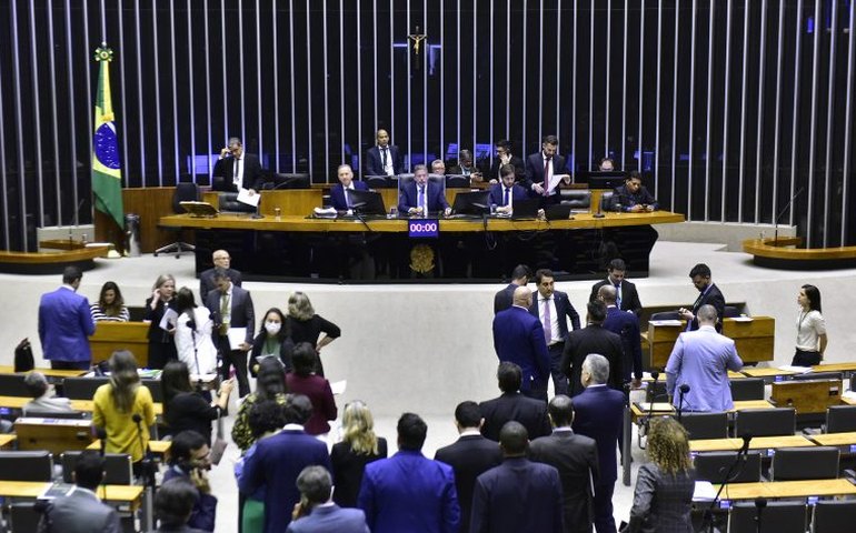 Câmara aprova proposta de líder do PT que permite limitar aumento de arrecadação direcionada à Saúde este ano