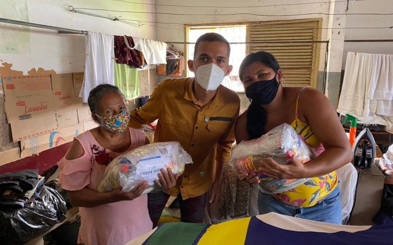 Lavadeiras recebem doações da Campanha Vacina Solidária