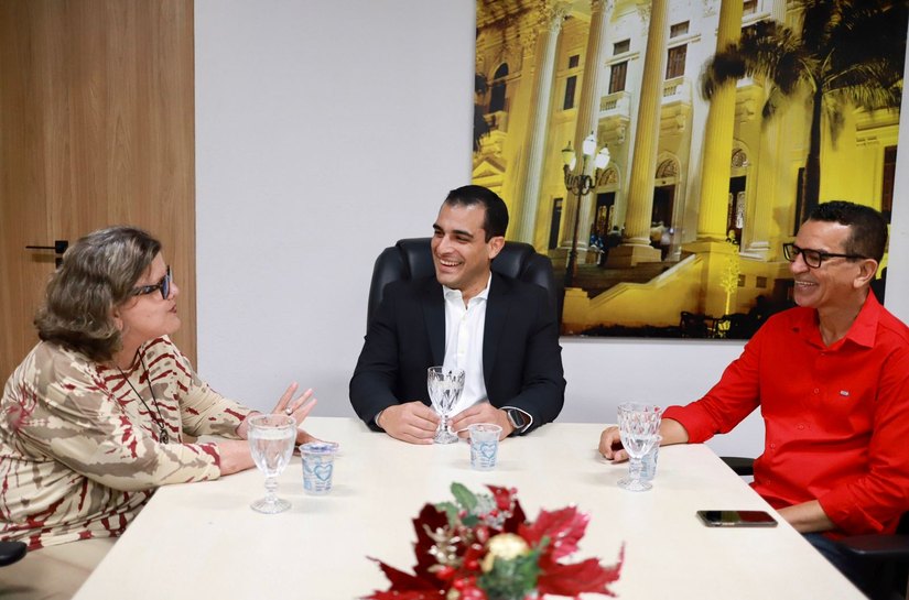 Galba Netto recebe senadora Teresa Leitão para discutir política municipal de educação