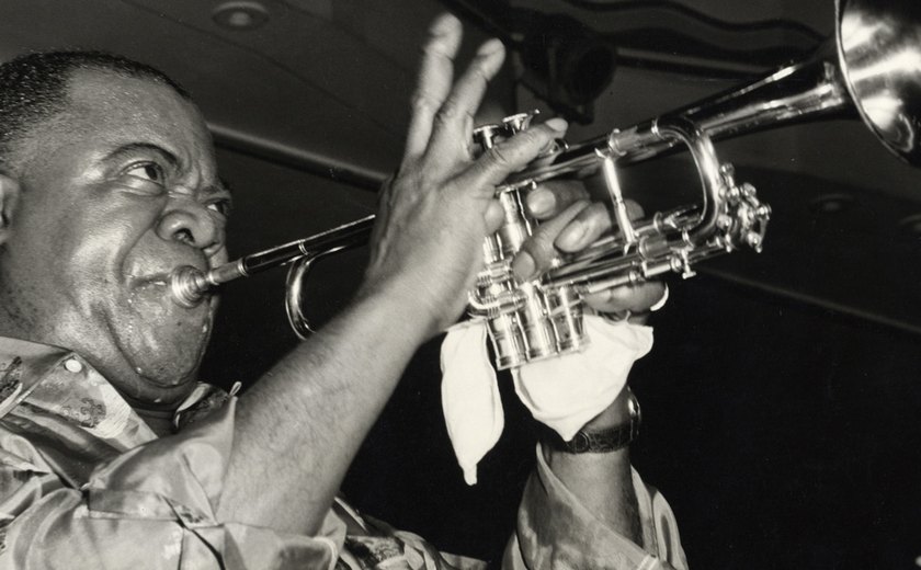 Cinco gravações inéditas de Louis Armstrong, feitas pela BBC, vão ser lançadas em julho 