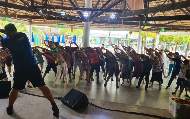 Encontro promove saúde e bem-estar de idosos e adolescentes no Sesc Guaxuma