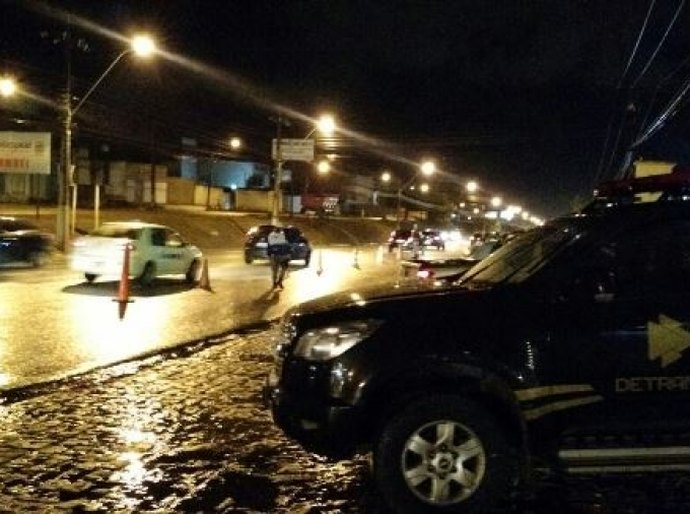 Operação Lei Seca prende 13 pessoas por embriaguez ao volante na capital