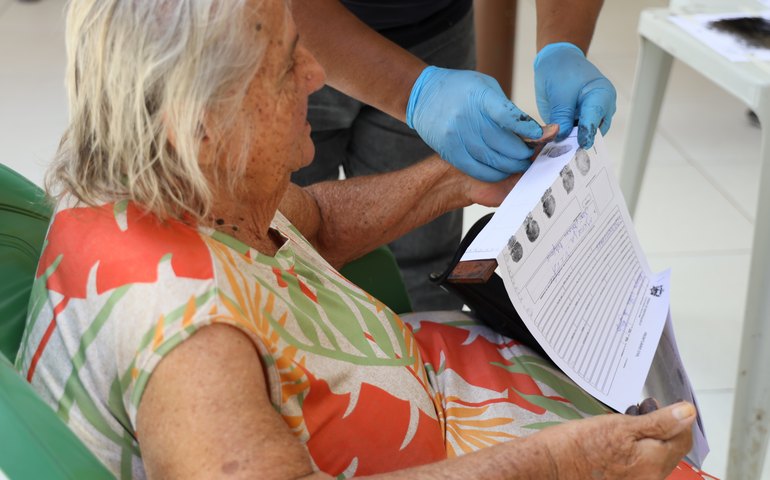Parceria entre MPAL e Instituto de Identificação levam cidadania para idosos de Arapiraca