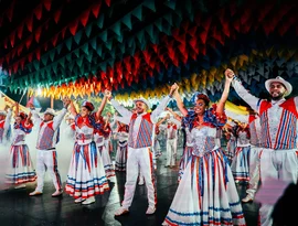 Festival Cultura em Movimento leva música, dança e gastronomia para o espaço de convivência ao lado da roda-gigante de Maceió