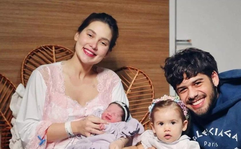 Virgínia e Zé Felipe publicam primeira foto com família completa