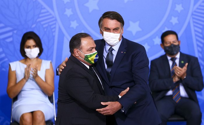 Eduardo Pazuello toma posse como ministro da Saúde