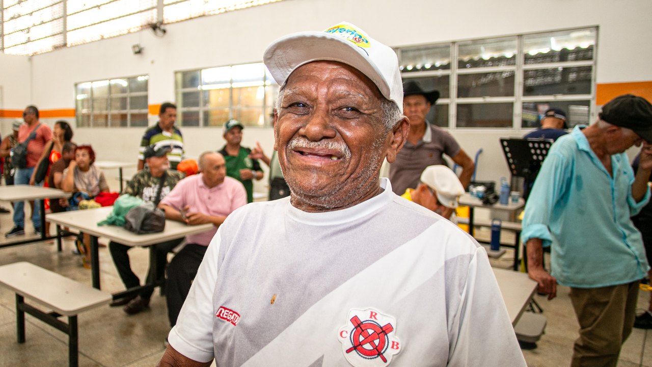 Usuários do Restaurante Popular de Maceió celebram Dia dos Pais