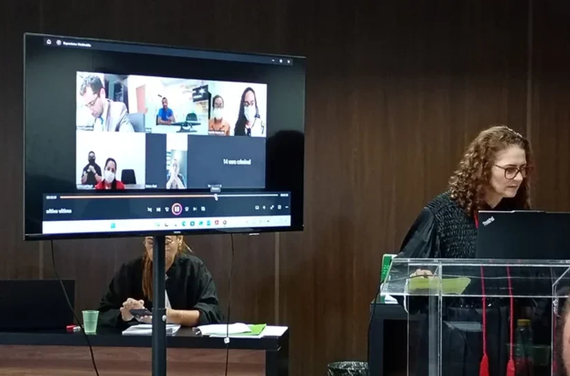 Madrasta é condenada a 17 anos de prisão por jogar enteado de prédio em Maceió