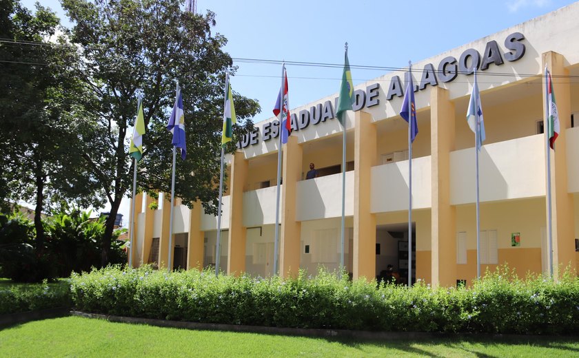 Uneal abre seleção para diplomados que querem iniciar nova graduação em 2026