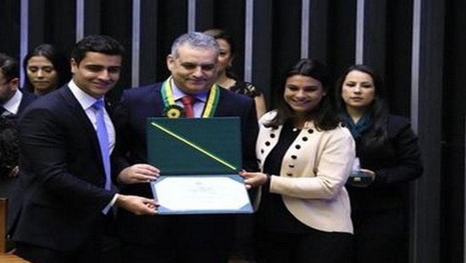 Quem diria? JHC homenageou Alfredo Gaspar na Câmara Federal