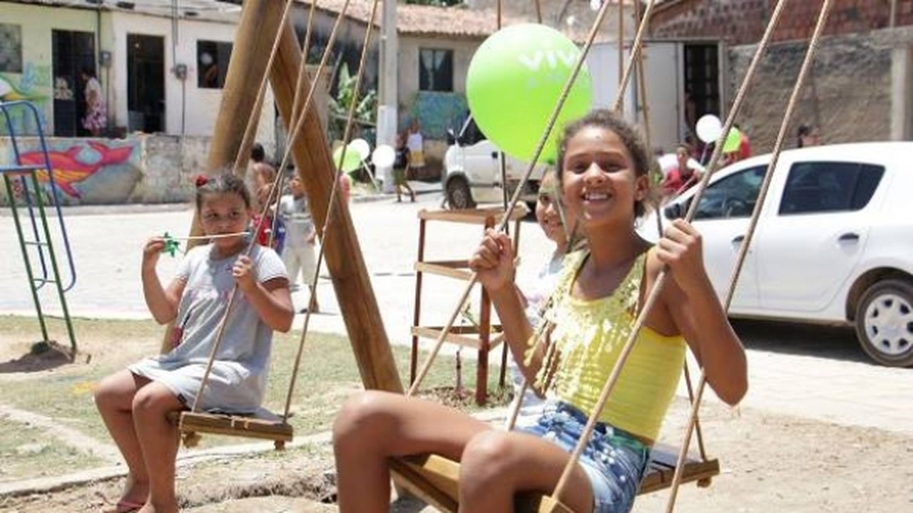Reforma de praça leva mais qualidade de vida para comunidade do Carminha