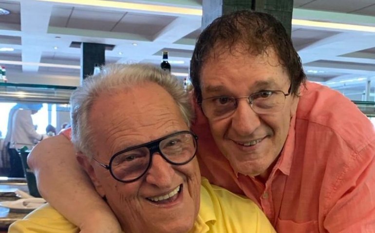 'Quero pedir desculpas, ouvintes, pela minha emoção': narrador chora ao noticiar morte de Apolinho; veja