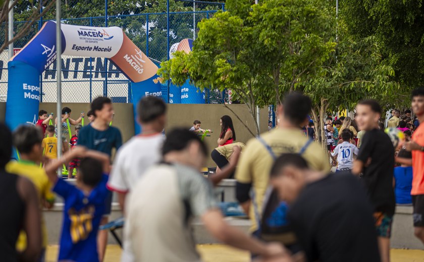 Crianças participam de tarde recreativa no bairro Santa Amélia