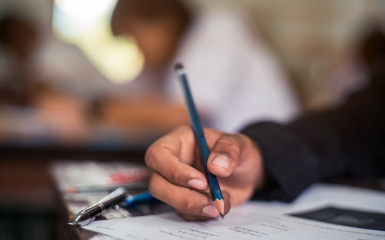 Matrículas nos cursos EAD ultrapassam as da modalidade presenciais, aponta Censo