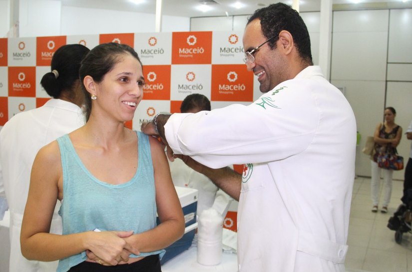 H1N1: vacinação é retomada em postos volantes nesta segunda