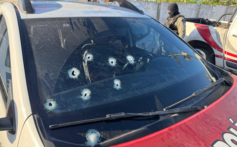 Polícia Militar troca tiros com criminosos no Benedito Bentes e três pessoas são feridas, entre elas duas crianças