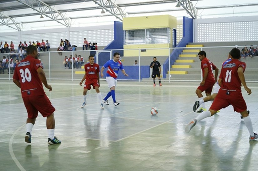 Renan Filho entrega nova escola em tempo integral no Sertão alagoano
