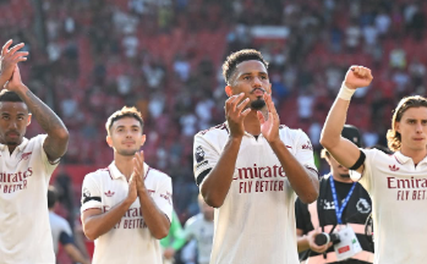 Com quatro brasileiros em campo, Arsenal vence United em Old Trafford pela Premier League