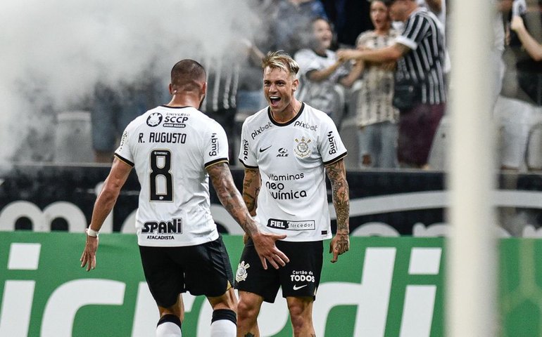 Corinthians joga bem, decide no 1º tempo e derrota Botafogo em casa por 2 a 0