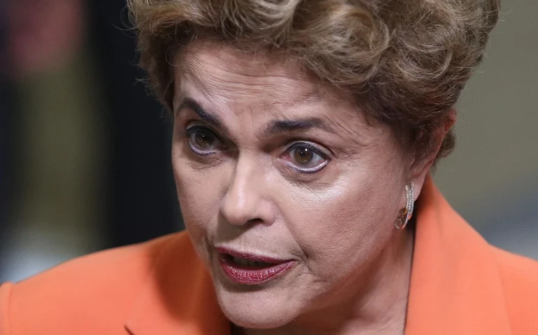 Sem Lula, Dilma viaja à China e assume cargo de presidente dos Brics