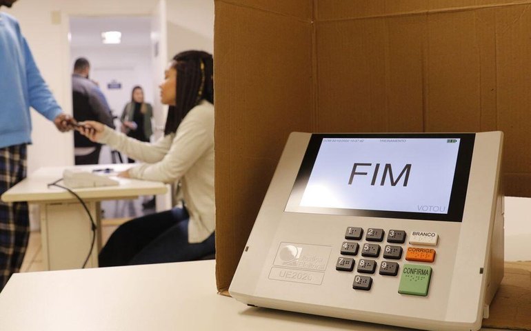 Análise: inteligência artificial provoca construção de 'consenso rebaixado' na política