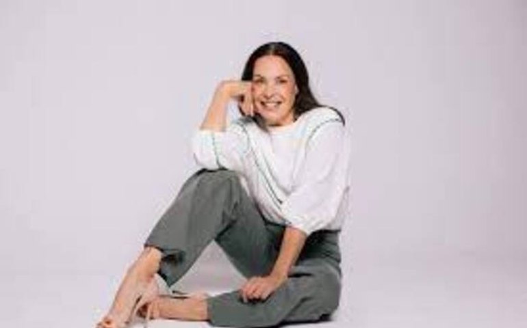 Carolina Ferraz diversifica seus projetos: &#8216;Reinventar faz parte de viver&#8217;