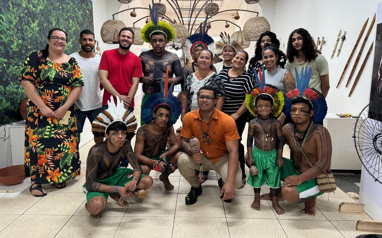 Biblioteca Pública Estadual Graciliano Ramos recebe indígenas Kariri-Xocó