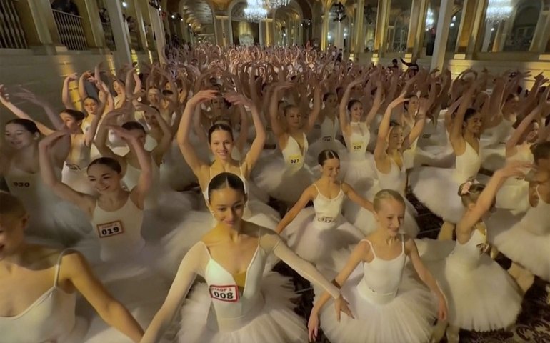 Mais de 350 bailarinas quebram recorde mundial de dança na ponta nos EUA; vídeo 