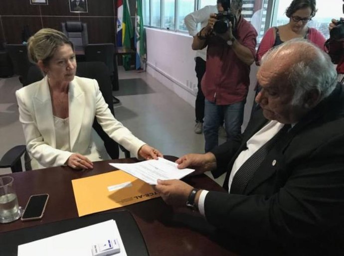 TRE recebe relação de gestores com contas julgadas irregulares pelo TC/AL