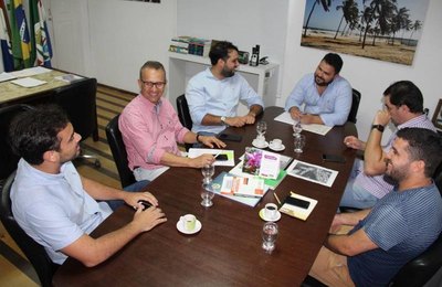 Prefeito Arthur Freitas vai ao IMA solicitar autorização para início de várias obras em Santana do Mundaú 