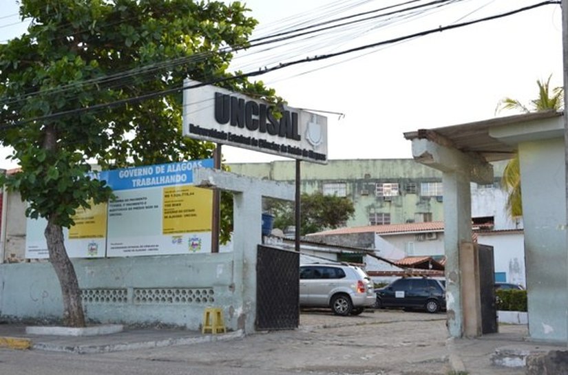 Renan Filho visita obras de reforma da Uncisal nesta terça-feira (1)