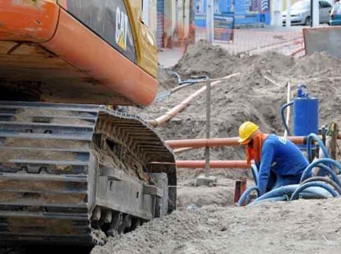 Obra de saneamento básico modifica trânsito na Jatiúca