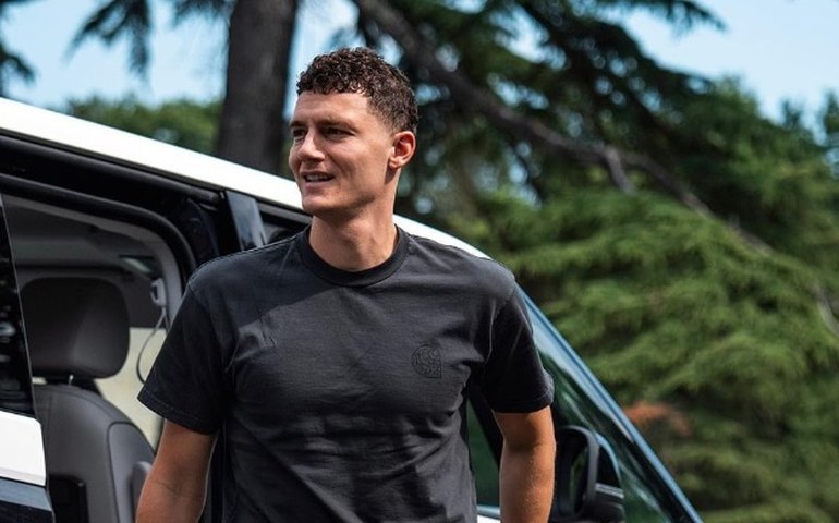 Inter de Milão acerta com Pavard e negocia retorno de Alexis Sánchez