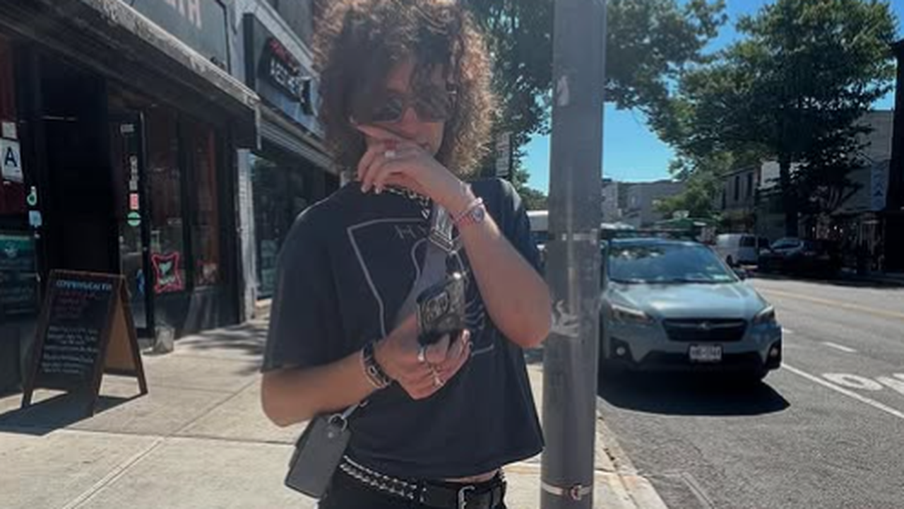 Lucas Jagger faz ensaio de marca de óculos inspirada nos Rolling Stones: 'Todos fomos influenciados pelo estilo do meu pai'