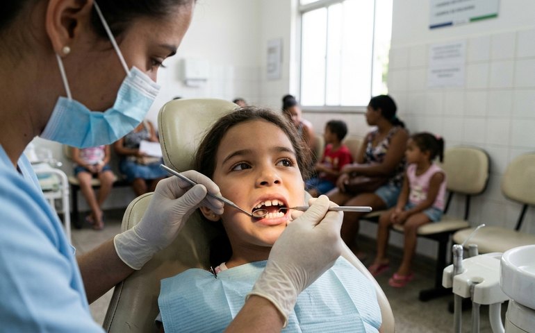 Desalinhamento dos dentes já supera cáries em crianças, apontam especialistas