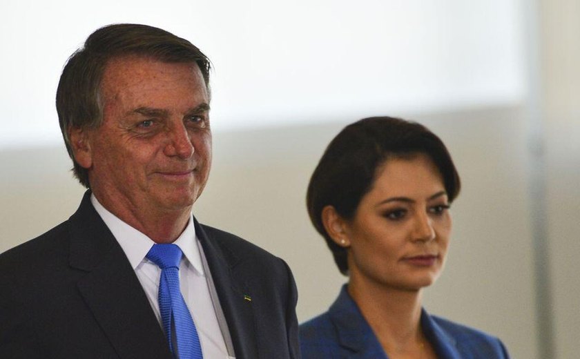 Após recusa de Moraes, Bolsonaro confirma que Michelle o representará na posse de Trump