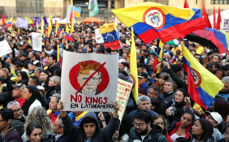 Trump convida presidente colombiano à Casa Branca após ameaçar seu país com ataque militar