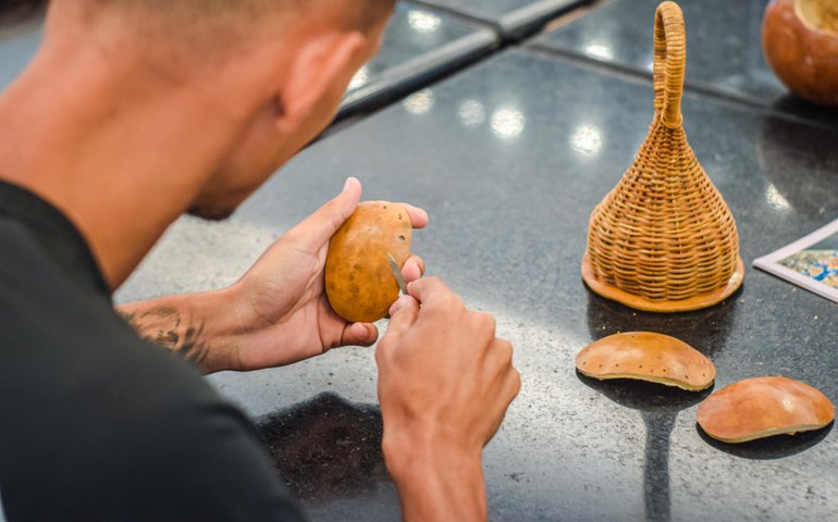 Secult promove oficina cultural gratuita de instrumento de percussão alagoano