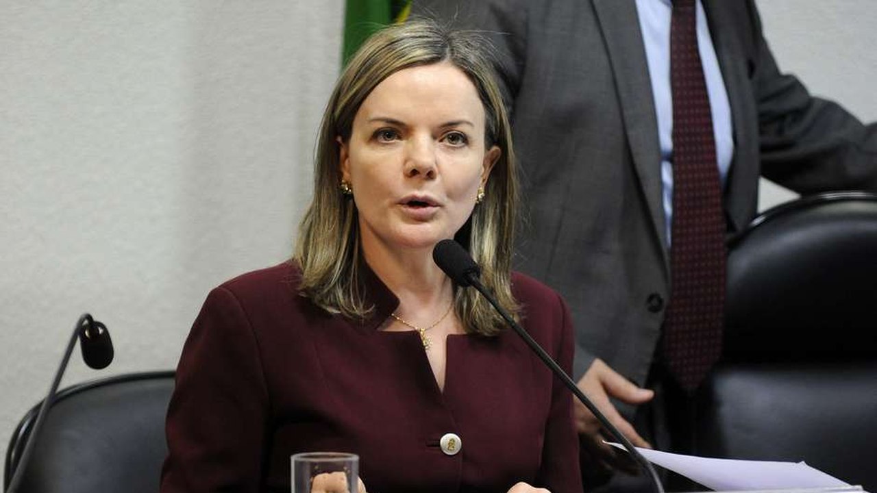 Reforma trabalhista: Gleisi minimiza e diz que ‘revogar’ é o mesmo que ‘revisar’