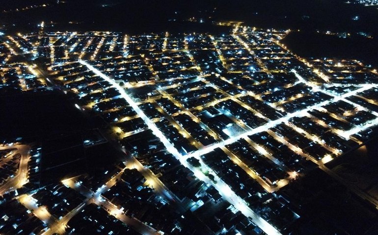 Maior complexo habitacional de Arapiraca, Brisa do Lago brilha com 100% de iluminação em LED e obras em toda região