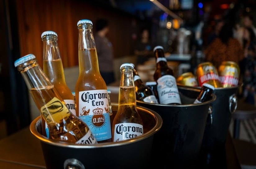 Entenda por que o consumo de cervejas sem álcool e menos calóricas cresceu tanto no país