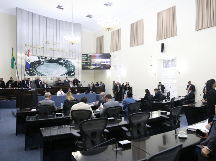 Durante sessão na ALE, deputados aprovam concessão de bonificação aos profissionais da Educação