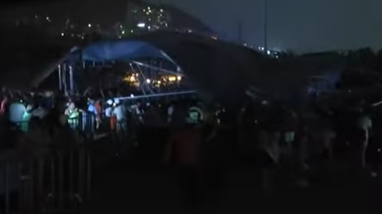 Quatro mortos e 15 feridos após palco desabar em comício de candidato presidencial no México; vídeo