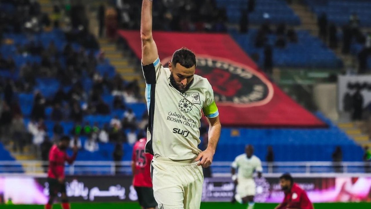 Benzema negocia saída do Al-Hilal, segundo jornal espanhol