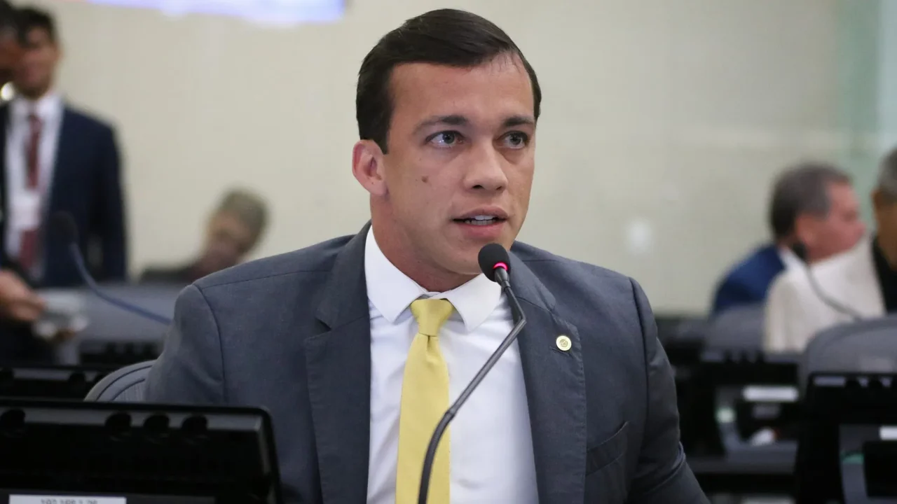 ALE: disputa de ‘menino buchudo’ fez deputado aumentar número de indicações para ganhar de colega