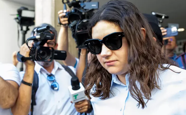 Itália julga jovem acusada de matar e enterrar bebês em quintal