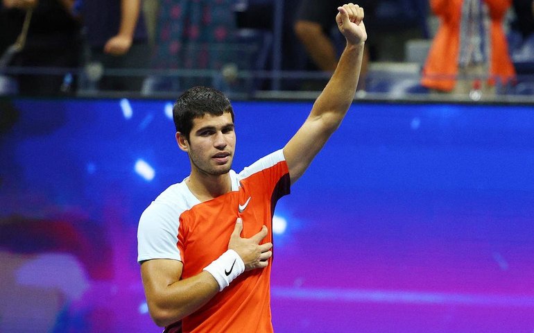 Alcaraz supera o amigo Carreño-Busta na Basileia e avança à nona semifinal do ano