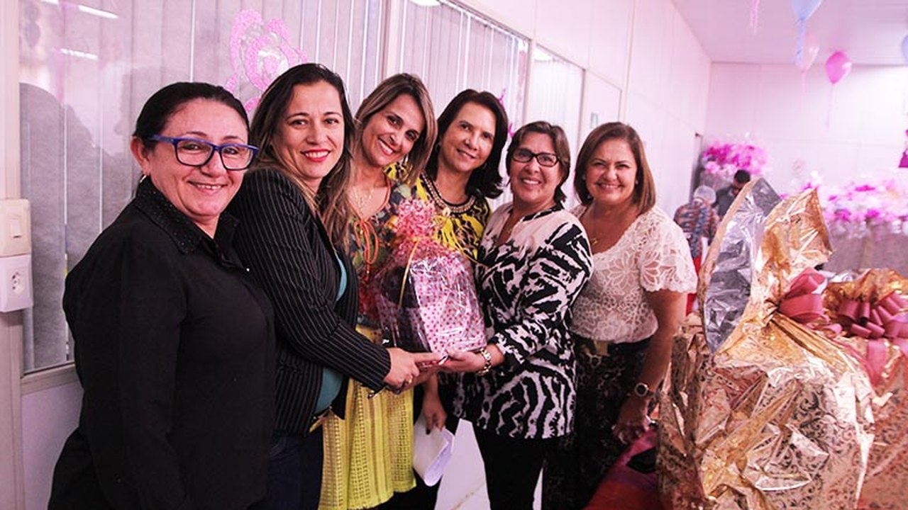 Arapiraca: Célia Rocha parabeniza professores e servidores